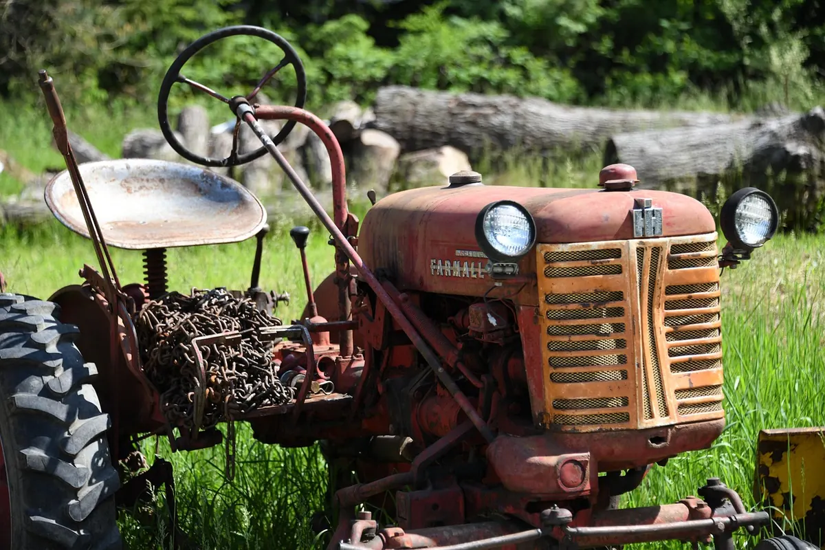 A Beginner's Guide to Reading Rural Decay: 8 Clues in Derelict Farmland